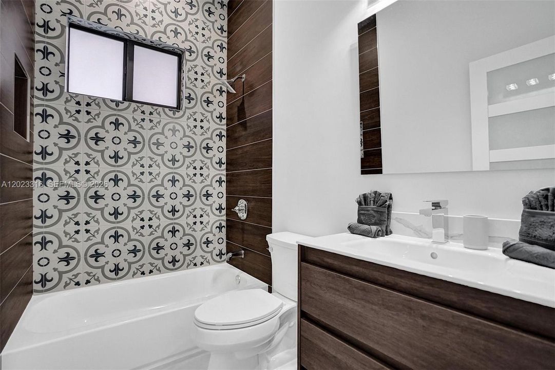 For Sale: $1,249,000 (5 beds, 2 baths, 2188 Square Feet)