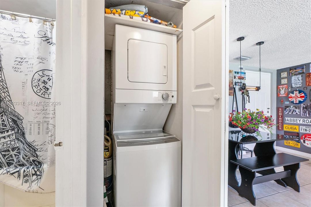 For Sale: $211,500 (1 beds, 1 baths, 680 Square Feet)