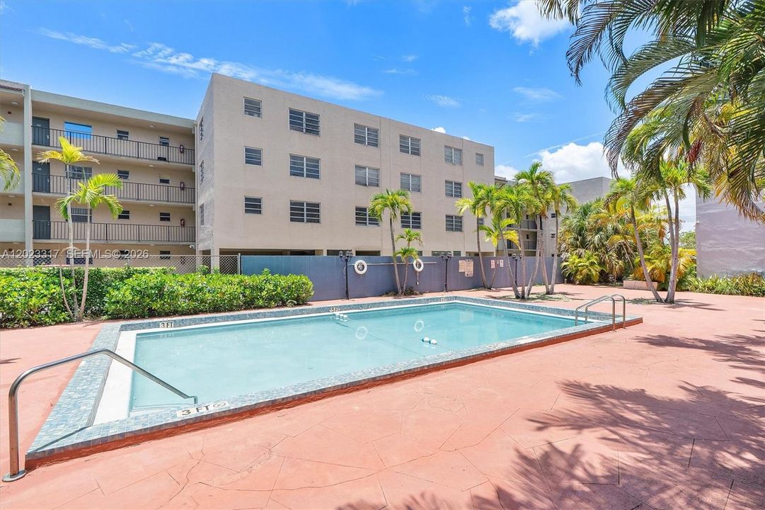 For Sale: $211,500 (1 beds, 1 baths, 680 Square Feet)
