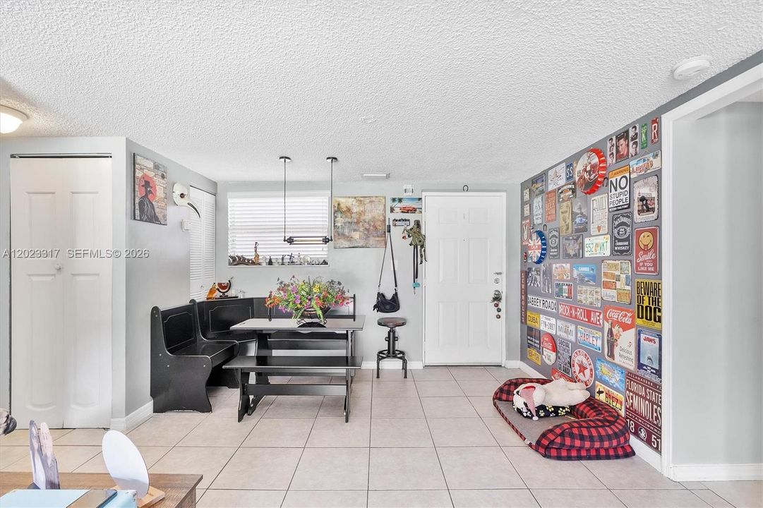 For Sale: $211,500 (1 beds, 1 baths, 680 Square Feet)