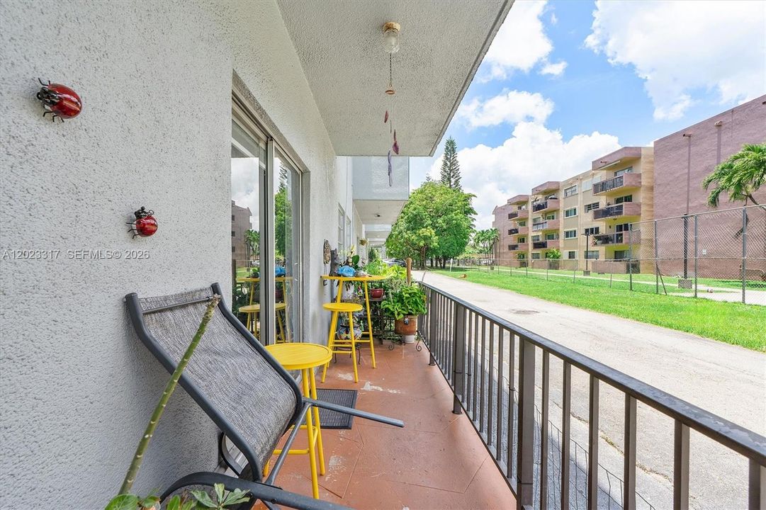 For Sale: $211,500 (1 beds, 1 baths, 680 Square Feet)