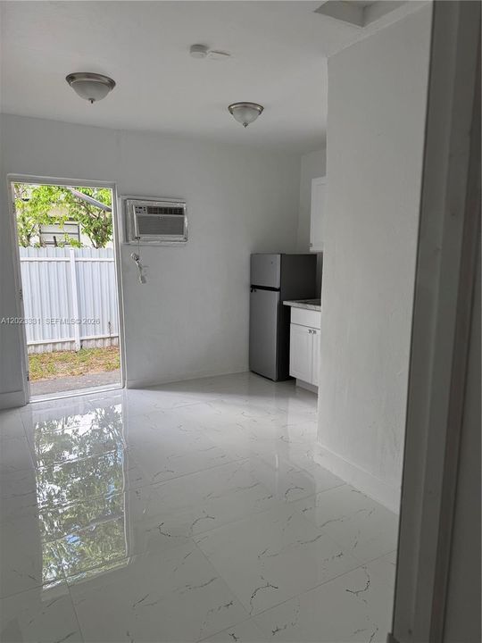 En Renta: $1,595 (1 camas, 1 baños, 4124 Pies cuadrados)