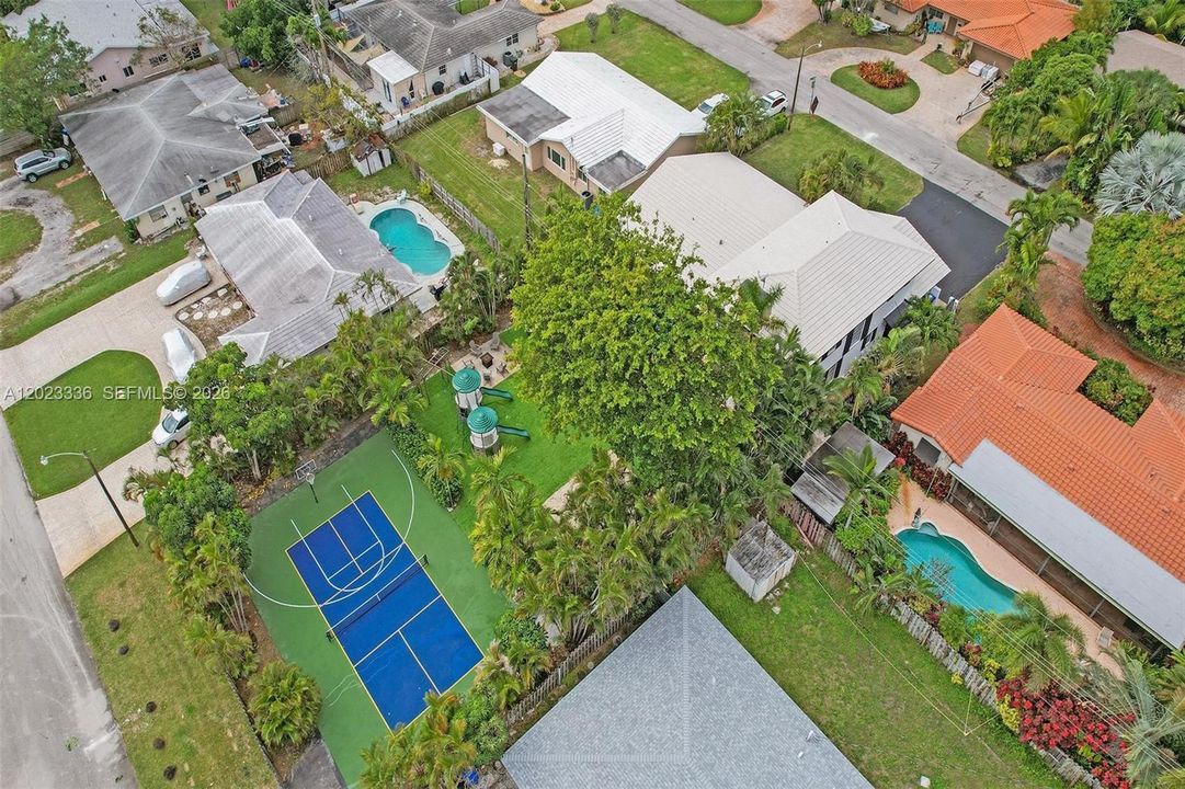 В аренду: $12,795 (6 спален, 4 ванн, 3612 Квадратных фут)