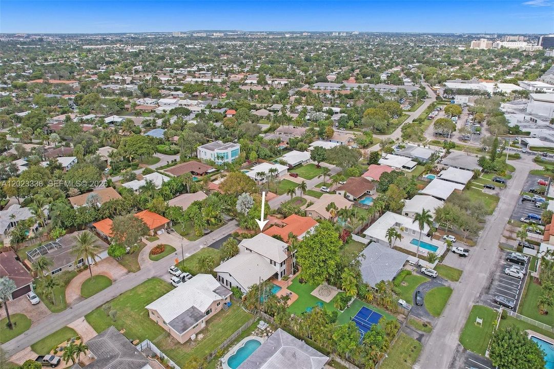 В аренду: $12,795 (6 спален, 4 ванн, 3612 Квадратных фут)