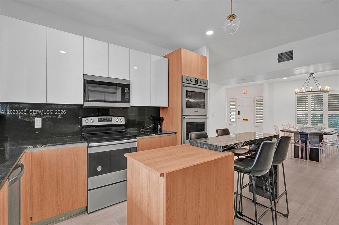 В аренду: $12,795 (6 спален, 4 ванн, 3612 Квадратных фут)