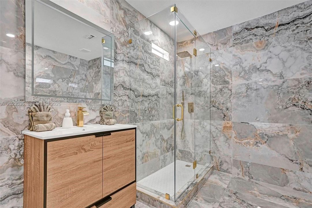 В аренду: $12,795 (6 спален, 4 ванн, 3612 Квадратных фут)