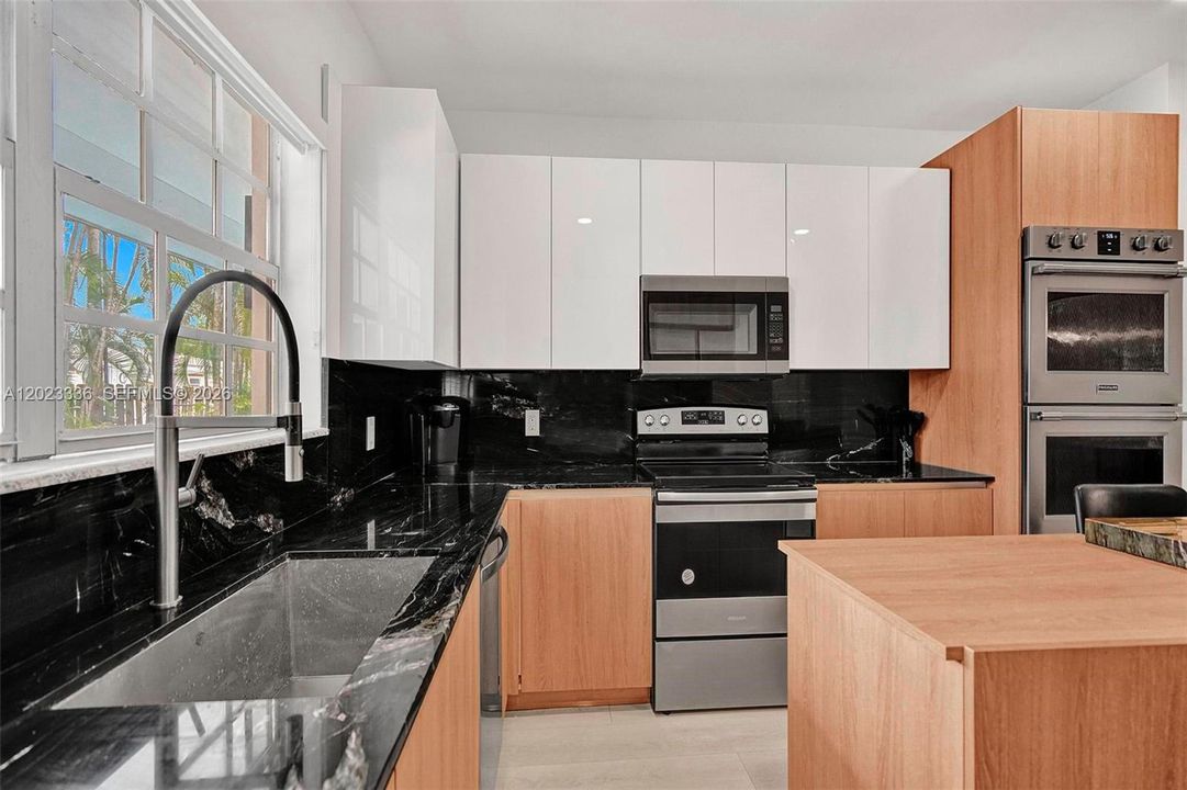 В аренду: $12,795 (6 спален, 4 ванн, 3612 Квадратных фут)