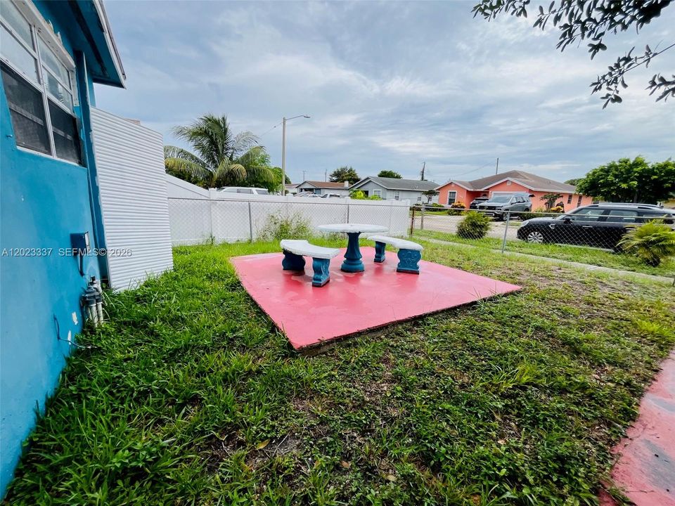 For Sale: $230,000 (3 beds, 1 baths, 973 Square Feet)