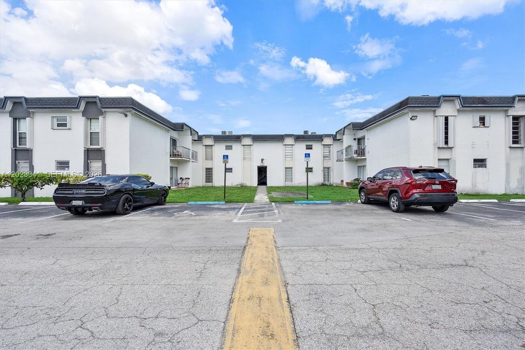 For Sale: $243,500 (2 beds, 2 baths, 763 Square Feet)