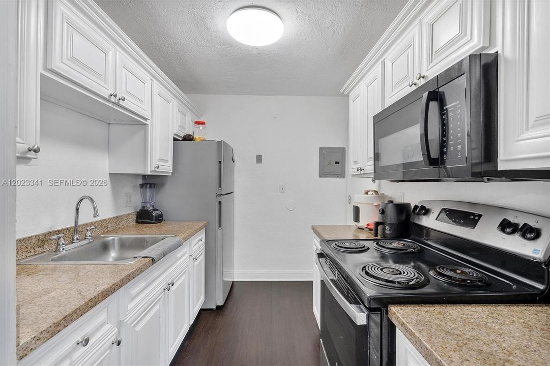 For Sale: $243,500 (2 beds, 2 baths, 763 Square Feet)