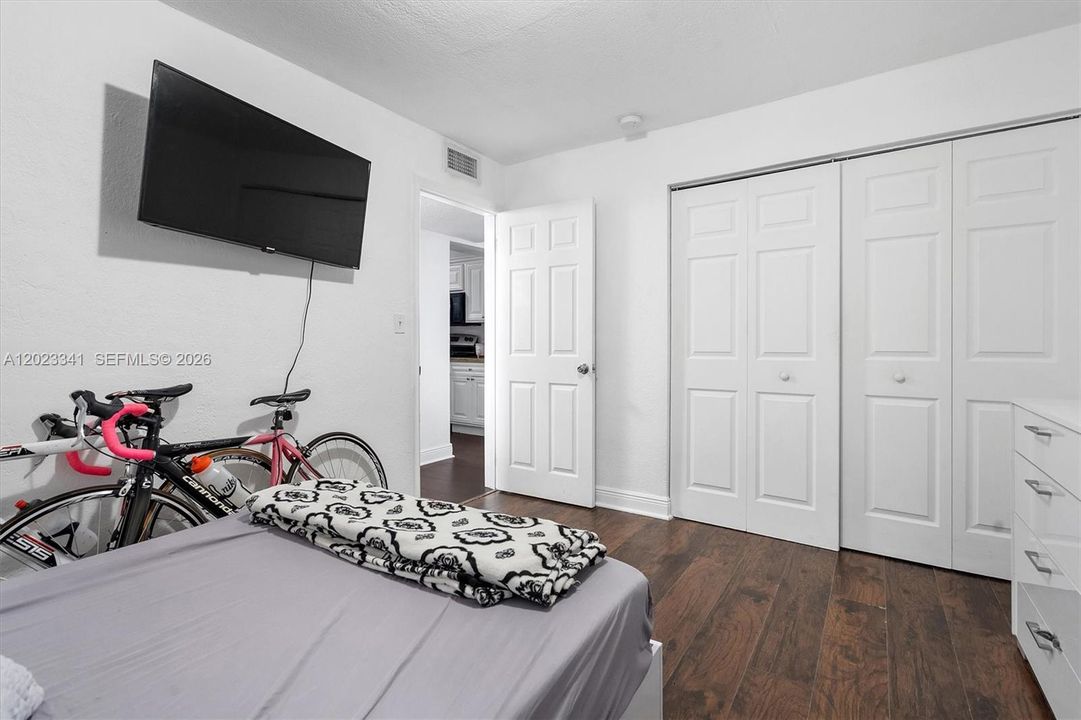 For Sale: $243,500 (2 beds, 2 baths, 763 Square Feet)