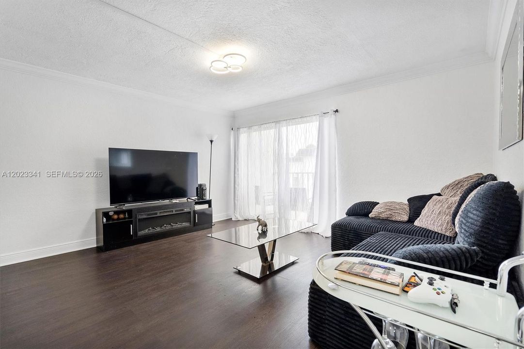 For Sale: $243,500 (2 beds, 2 baths, 763 Square Feet)