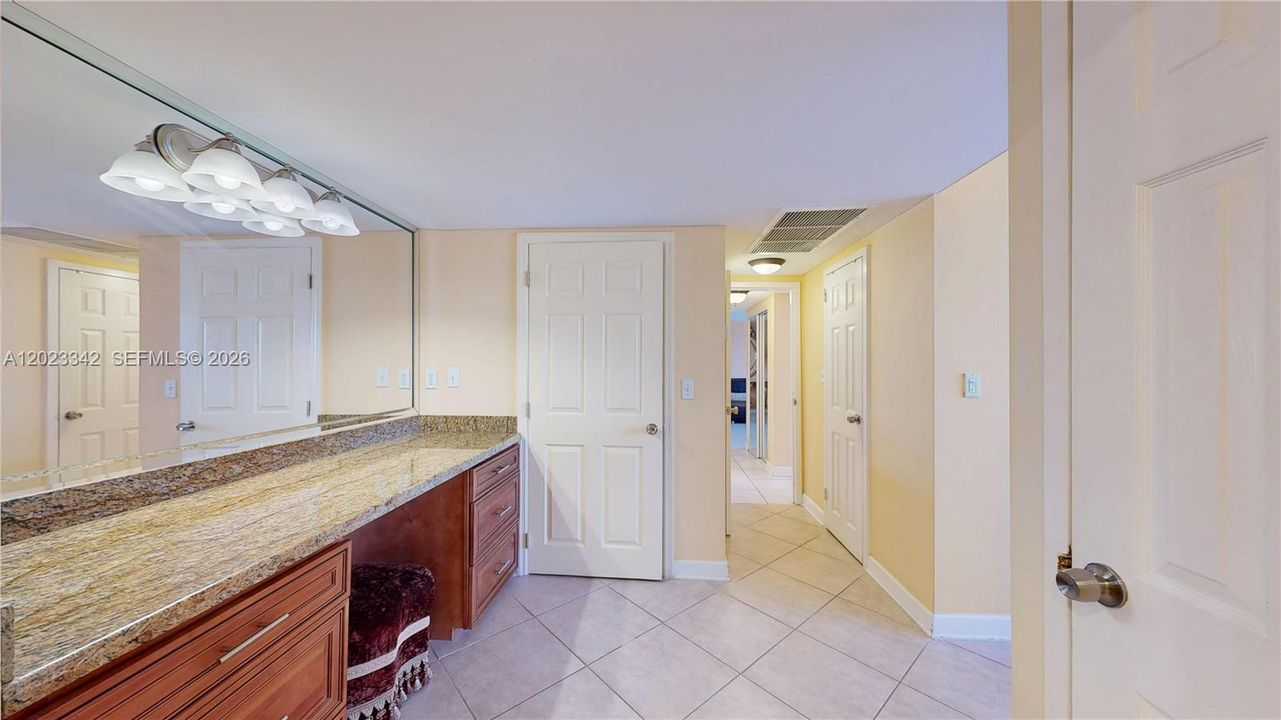 For Sale: $579,000 (2 beds, 2 baths, 1222 Square Feet)