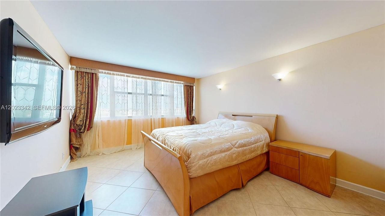 For Sale: $579,000 (2 beds, 2 baths, 1222 Square Feet)