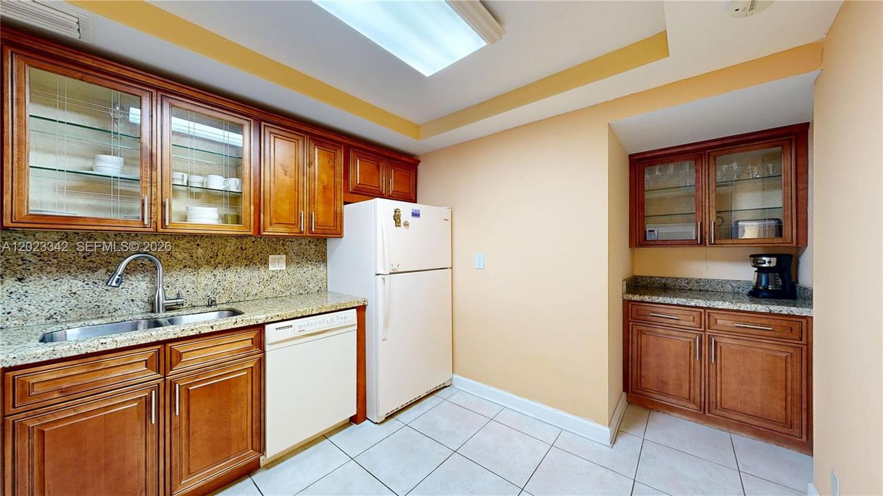 For Sale: $579,000 (2 beds, 2 baths, 1222 Square Feet)