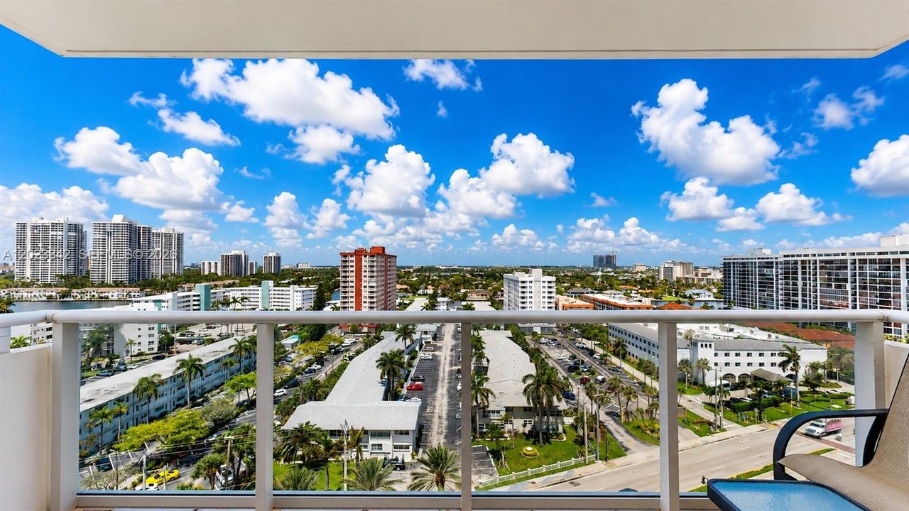 For Sale: $579,000 (2 beds, 2 baths, 1222 Square Feet)