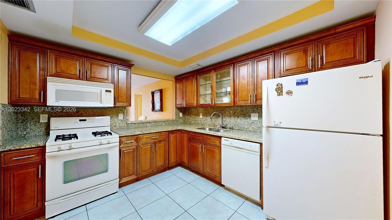For Sale: $579,000 (2 beds, 2 baths, 1222 Square Feet)