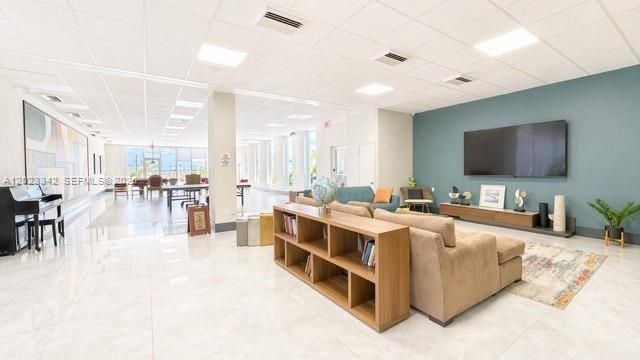 For Sale: $579,000 (2 beds, 2 baths, 1222 Square Feet)