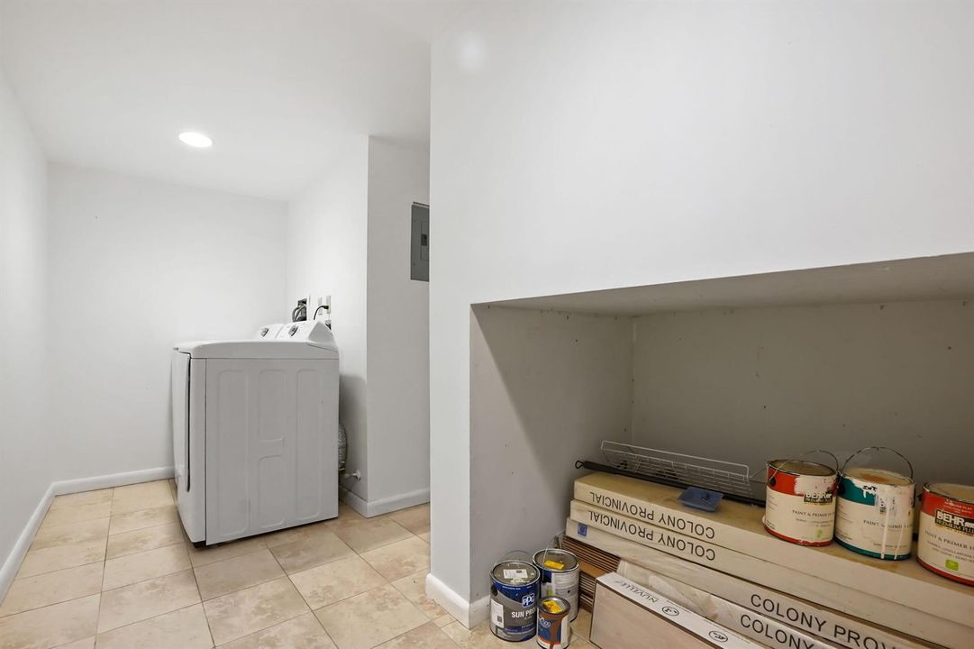 16 laundry room 01