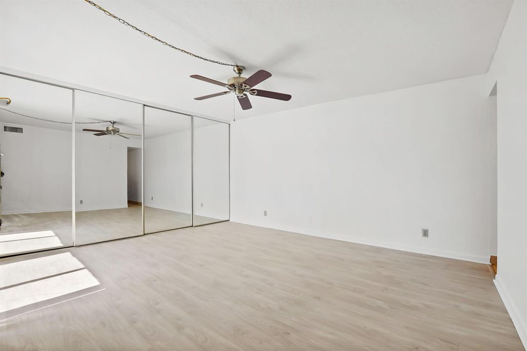 25 bedroom 01