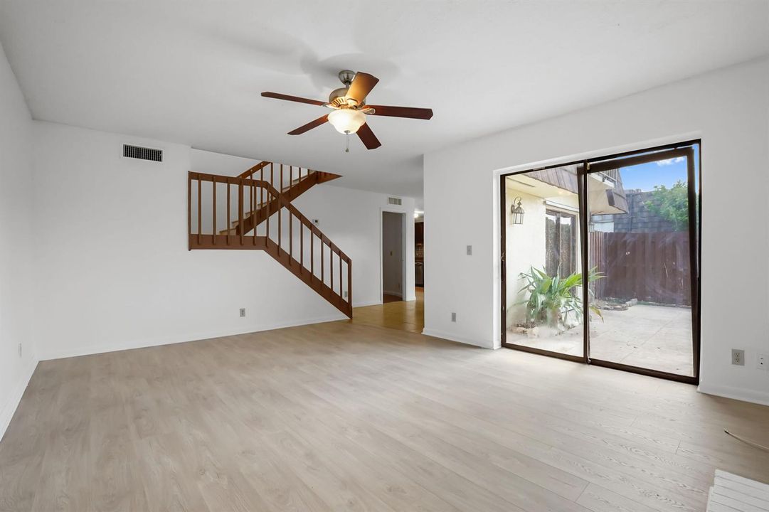 12 living room 02