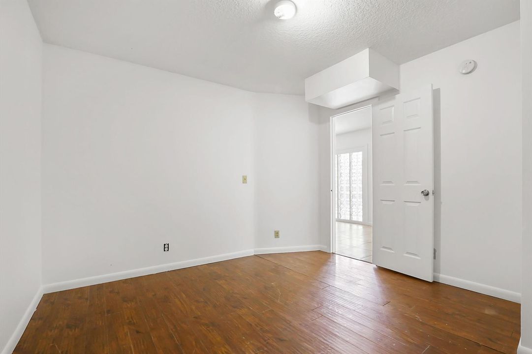 14 bedroom 02