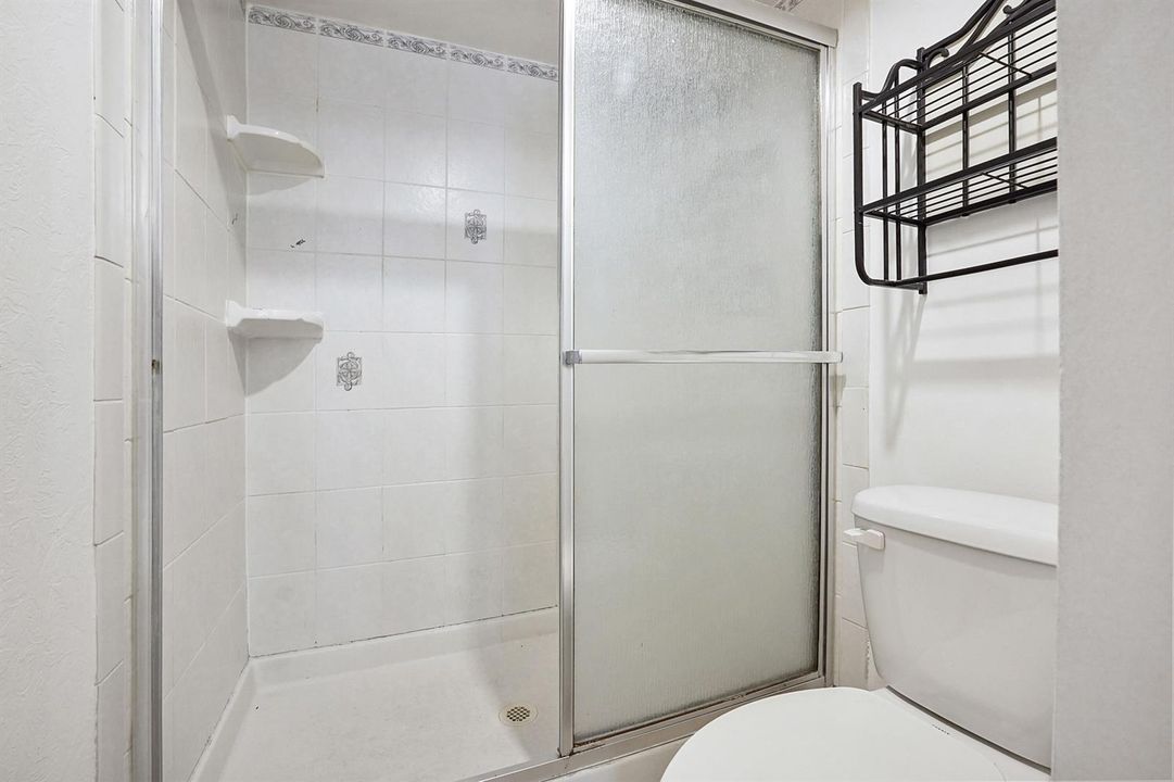 28 bathroom 02