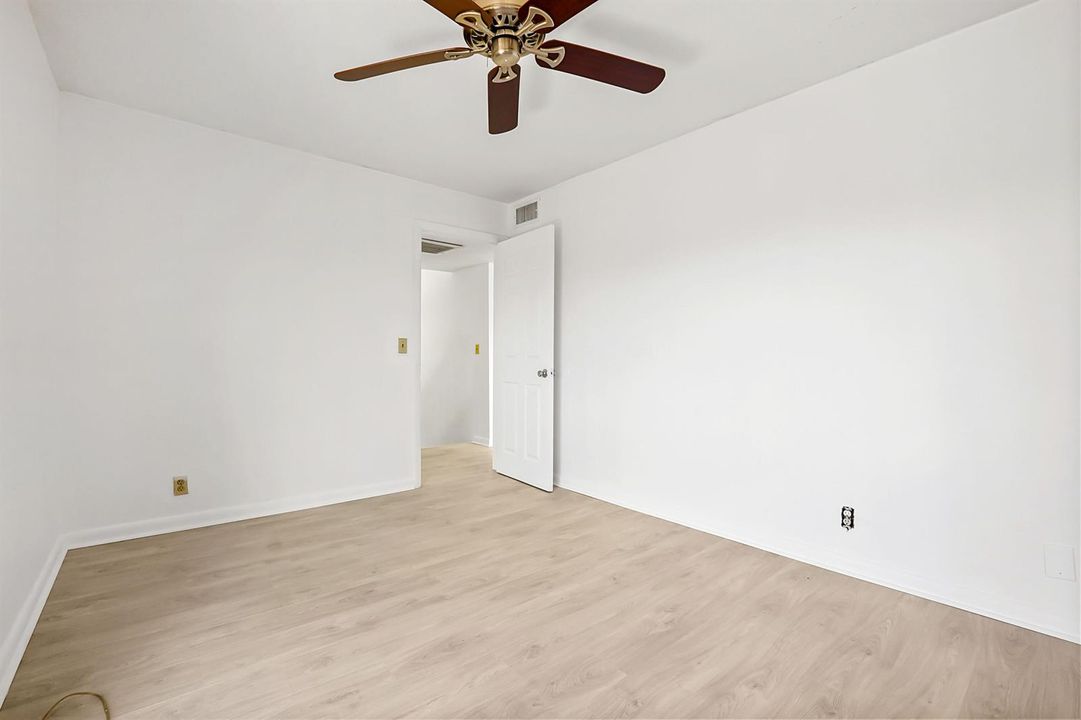 24 bedroom 02