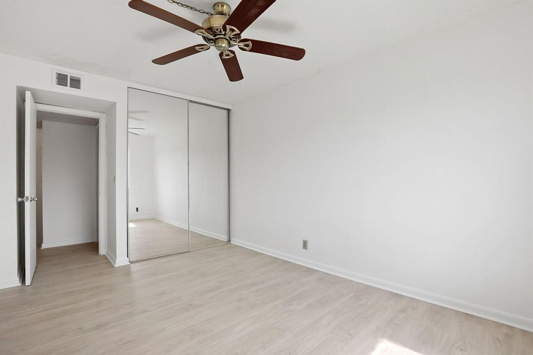 22 bedroom 02