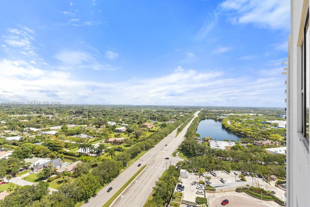 For Sale: $469,999 (3 beds, 3 baths, 1570 Square Feet)