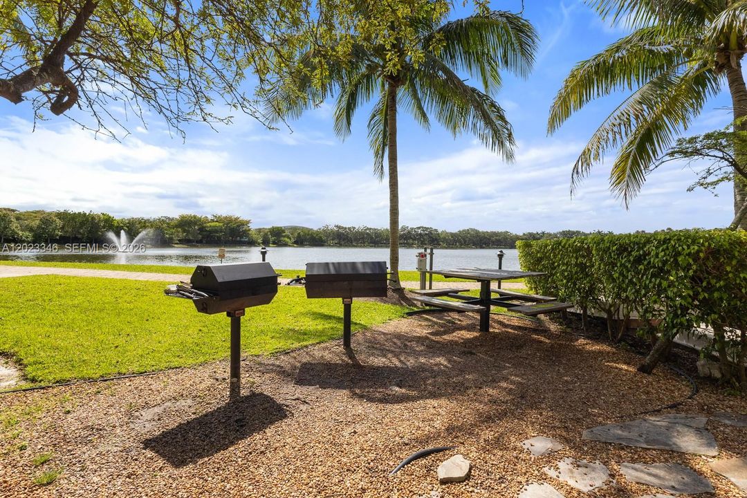 For Sale: $469,999 (3 beds, 3 baths, 1570 Square Feet)