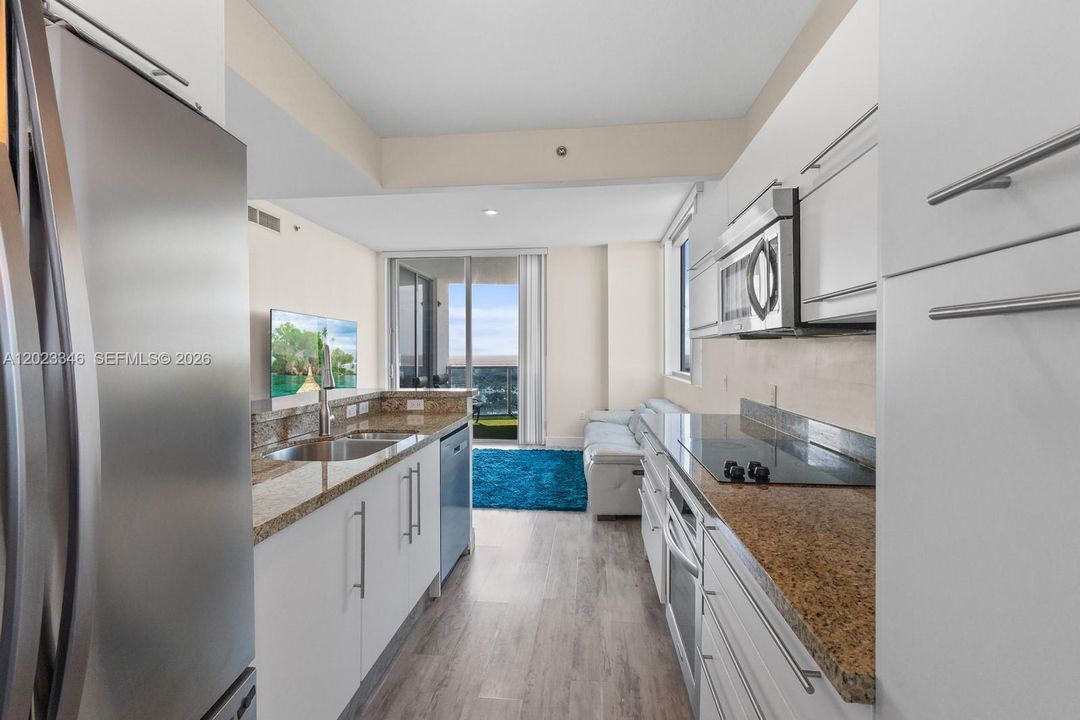 For Sale: $469,999 (3 beds, 3 baths, 1570 Square Feet)