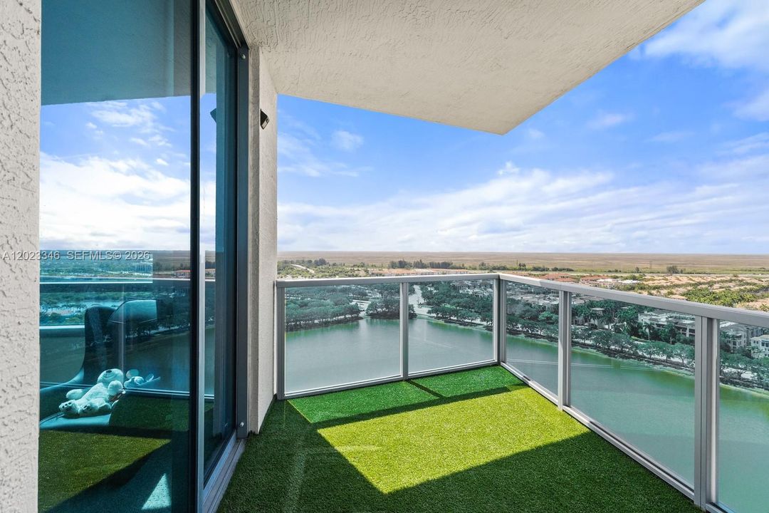 For Sale: $469,999 (3 beds, 3 baths, 1570 Square Feet)
