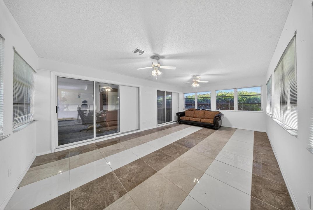 Florida Room/ Possible 4th bedroom