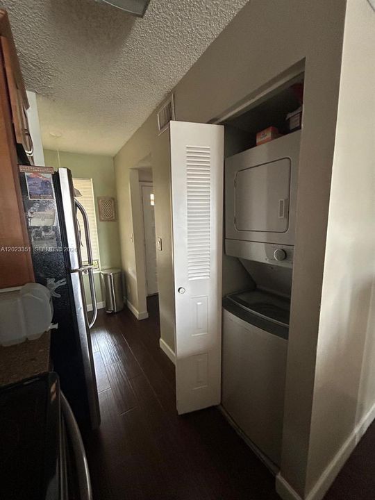 For Sale: $190,000 (1 beds, 1 baths, 816 Square Feet)