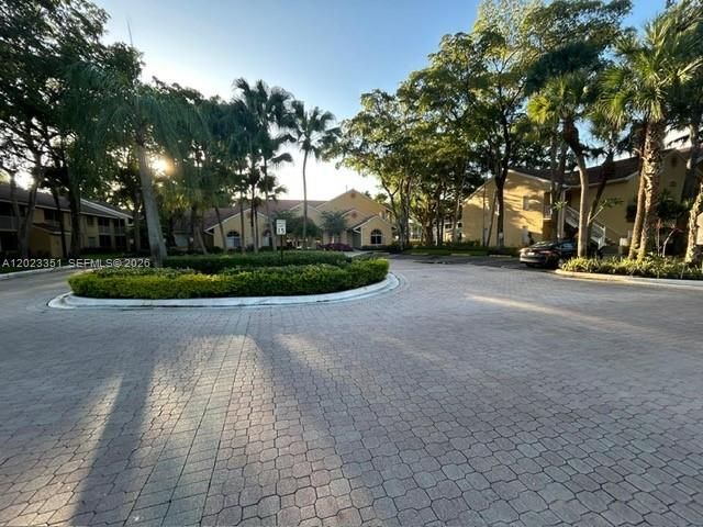 For Sale: $190,000 (1 beds, 1 baths, 816 Square Feet)
