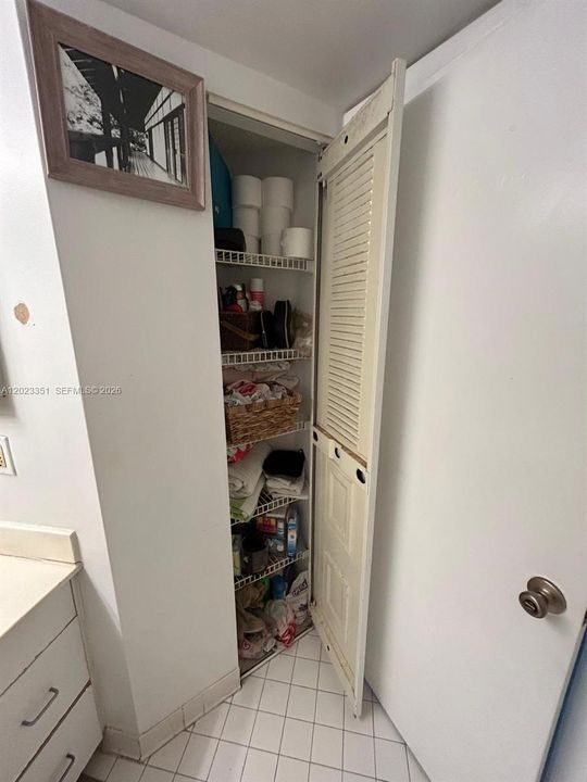 For Sale: $190,000 (1 beds, 1 baths, 816 Square Feet)