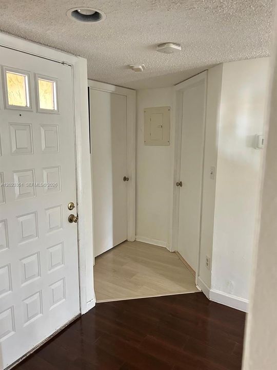 For Sale: $190,000 (1 beds, 1 baths, 816 Square Feet)