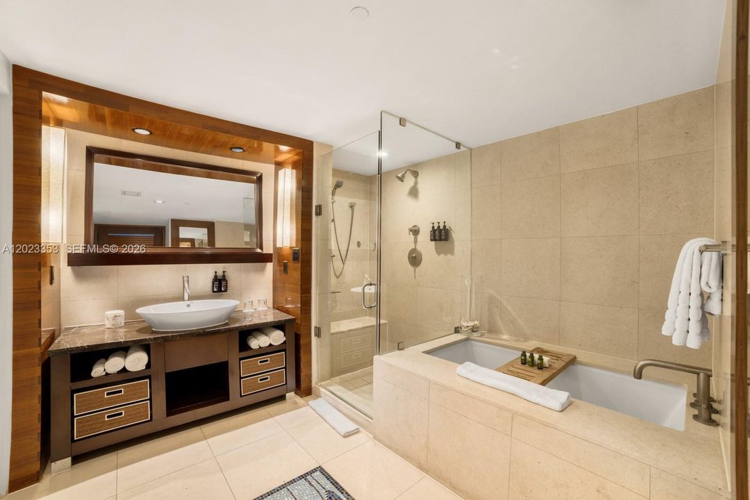 На продажу: $899,000 (2 спален, 2 ванн, 1048 Квадратных фут)