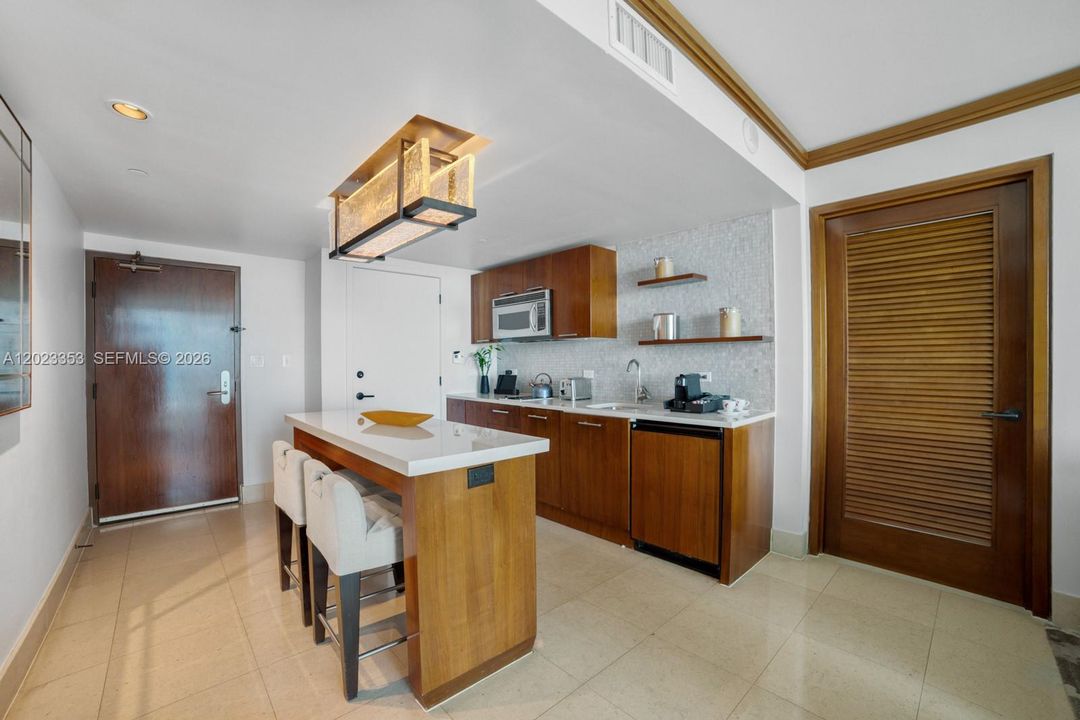 На продажу: $899,000 (2 спален, 2 ванн, 1048 Квадратных фут)