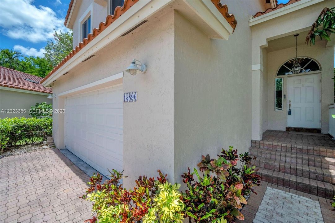 Active With Contract: $750,000 (3 beds, 2 baths, 1903 Square Feet)