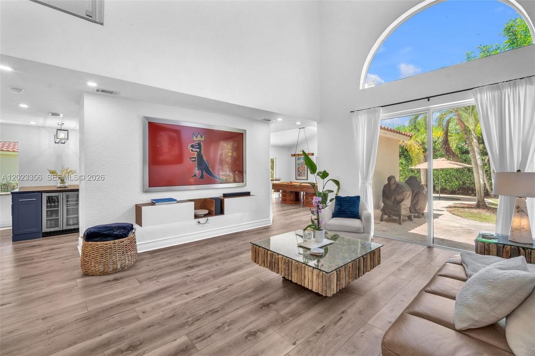 Active With Contract: $750,000 (3 beds, 2 baths, 1903 Square Feet)