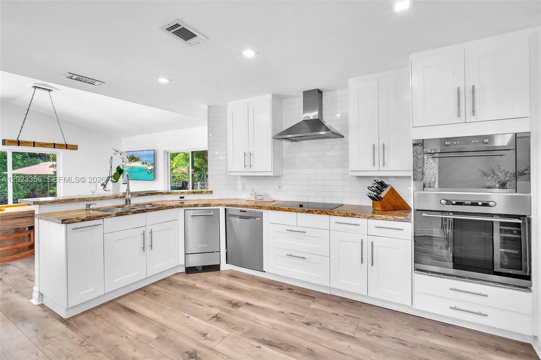 Active With Contract: $750,000 (3 beds, 2 baths, 1903 Square Feet)