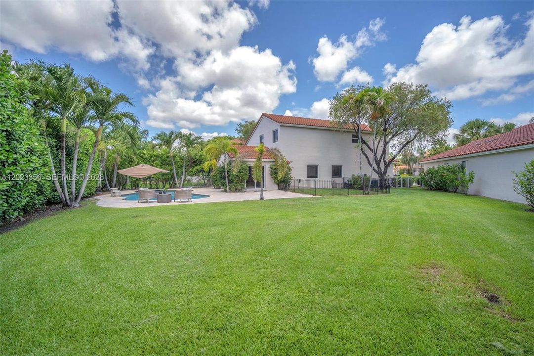 Active With Contract: $750,000 (3 beds, 2 baths, 1903 Square Feet)