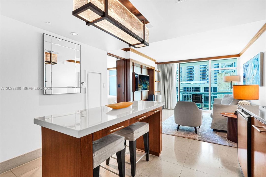 For Sale: $529,000 (1 beds, 1 baths, 662 Square Feet)