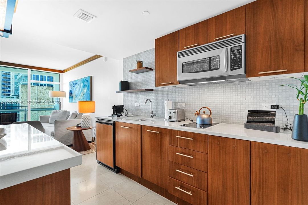 For Sale: $529,000 (1 beds, 1 baths, 662 Square Feet)