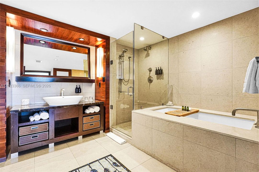 For Sale: $529,000 (1 beds, 1 baths, 662 Square Feet)