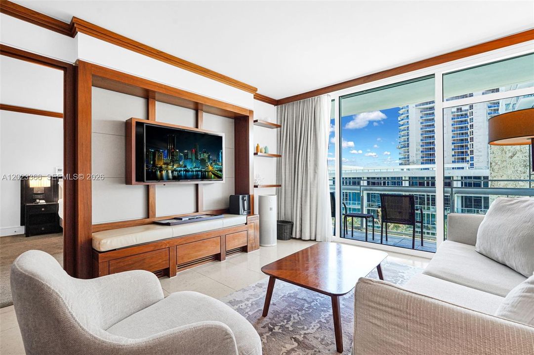 For Sale: $529,000 (1 beds, 1 baths, 662 Square Feet)