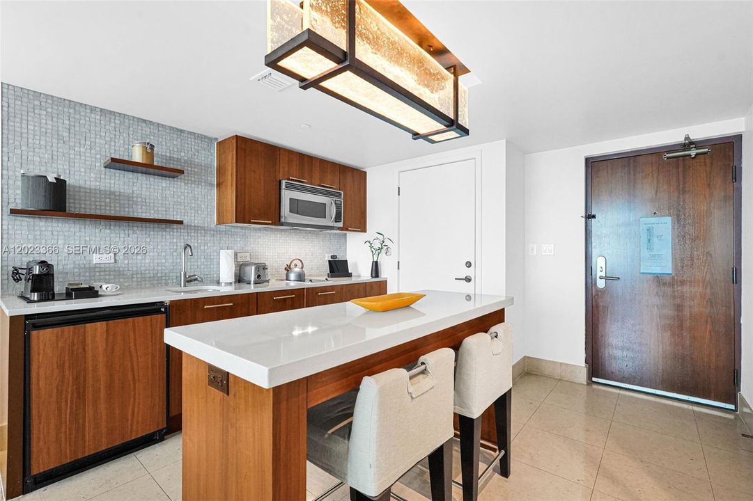 For Sale: $529,000 (1 beds, 1 baths, 662 Square Feet)