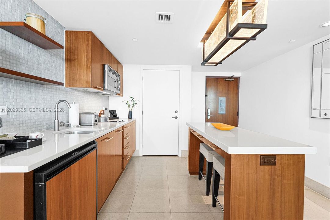 For Sale: $529,000 (1 beds, 1 baths, 662 Square Feet)